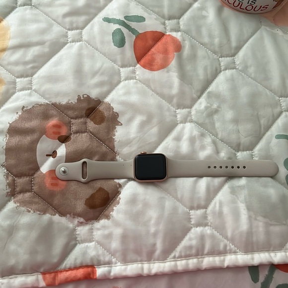 I watch 7 Ihave the box and charger in good condition